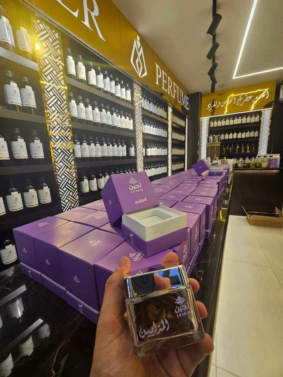 Mixter perfume packaging and bottle craftsmanship — sample 4