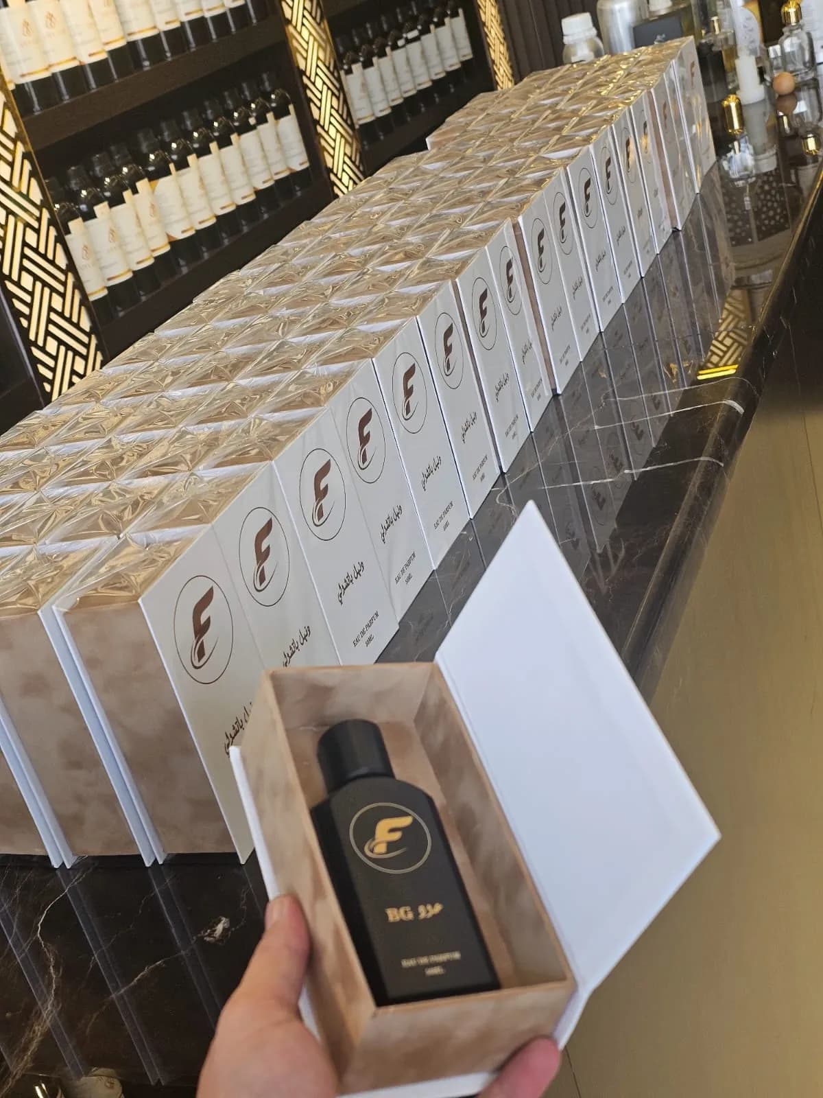 Mixter perfume packaging and bottle craftsmanship — sample 2